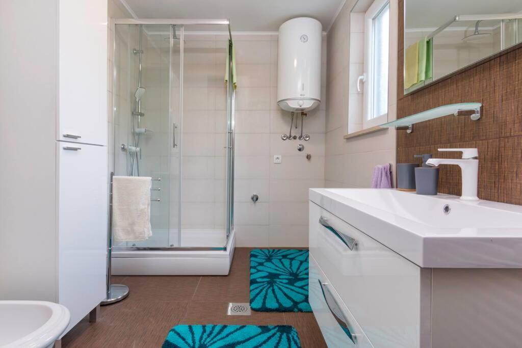 Predivan Novouredeni Apartman U Blizini Mora Банджоле Экстерьер фото