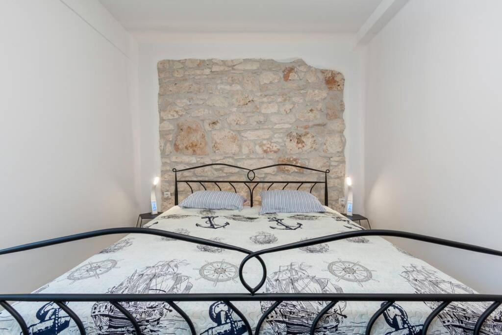 Predivan Novouredeni Apartman U Blizini Mora Банджоле Экстерьер фото
