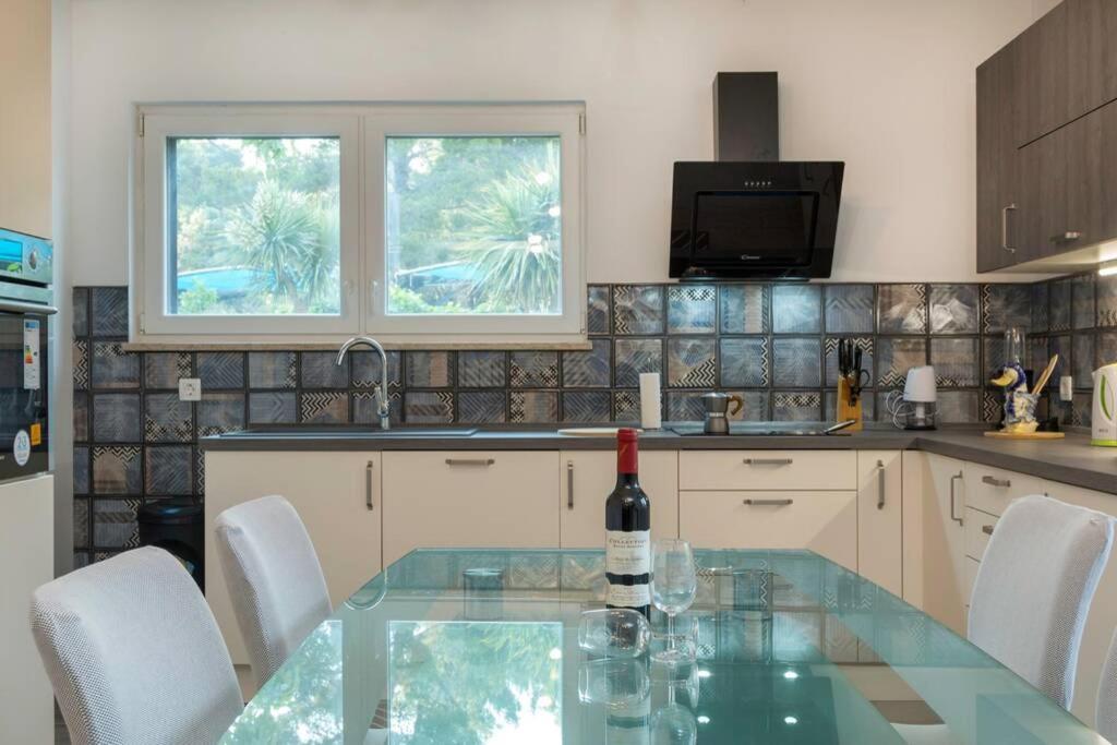 Predivan Novouredeni Apartman U Blizini Mora Банджоле Экстерьер фото