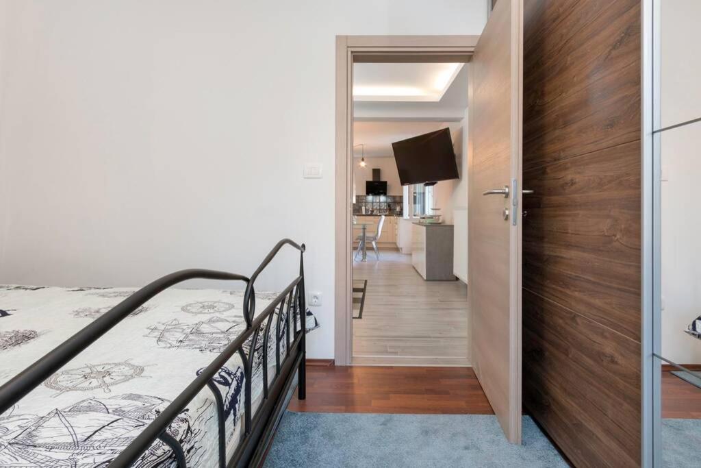 Predivan Novouredeni Apartman U Blizini Mora Банджоле Экстерьер фото
