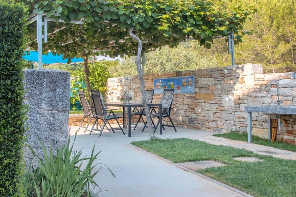 Predivan Novouredeni Apartman U Blizini Mora Банджоле Экстерьер фото