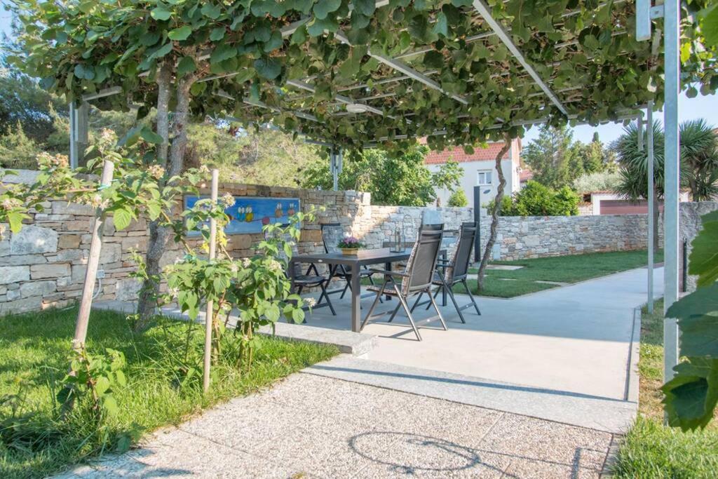 Predivan Novouredeni Apartman U Blizini Mora Банджоле Экстерьер фото