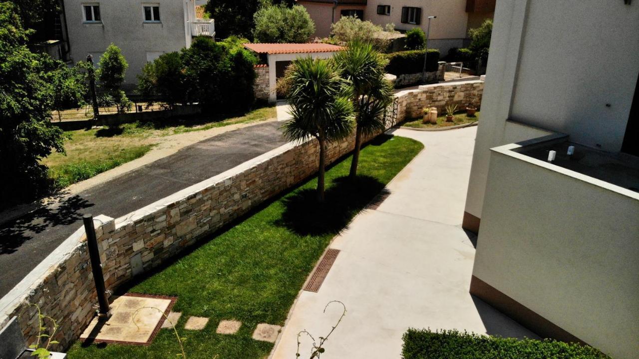 Predivan Novouredeni Apartman U Blizini Mora Банджоле Экстерьер фото